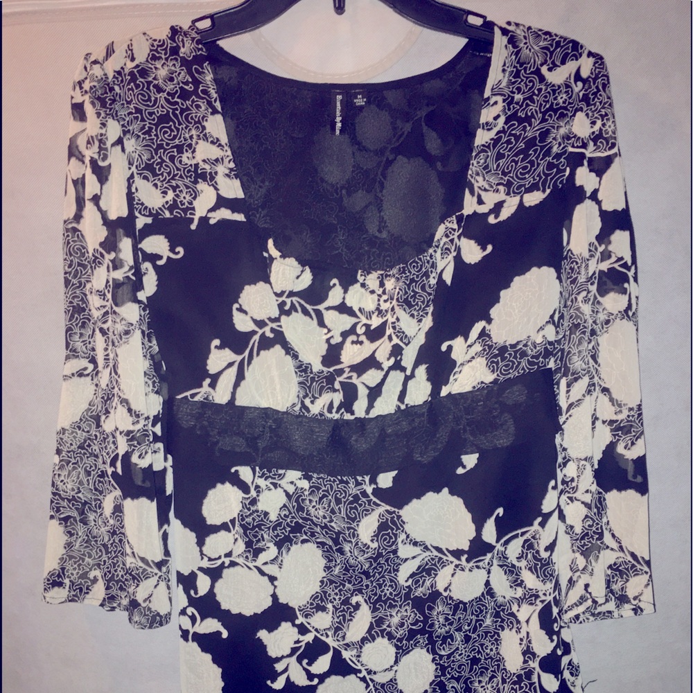 Beautiful black white top 3/4 sleeve